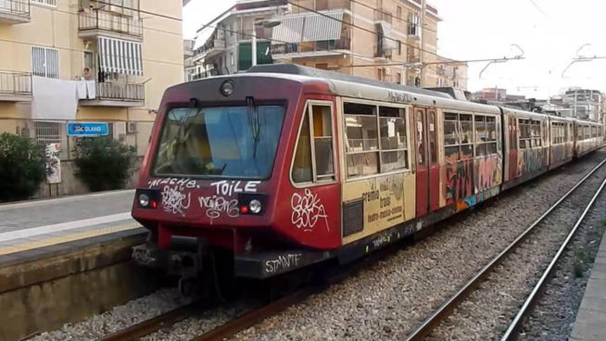 Trasporti, la Circumvesuviana si conferma la peggiore linea per pendolari d'Italia