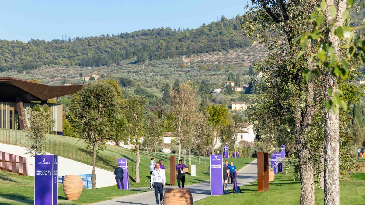 Firenze, petardi contro il Viola Park: «Gesto da collegare ai risultati della Fiorentina»