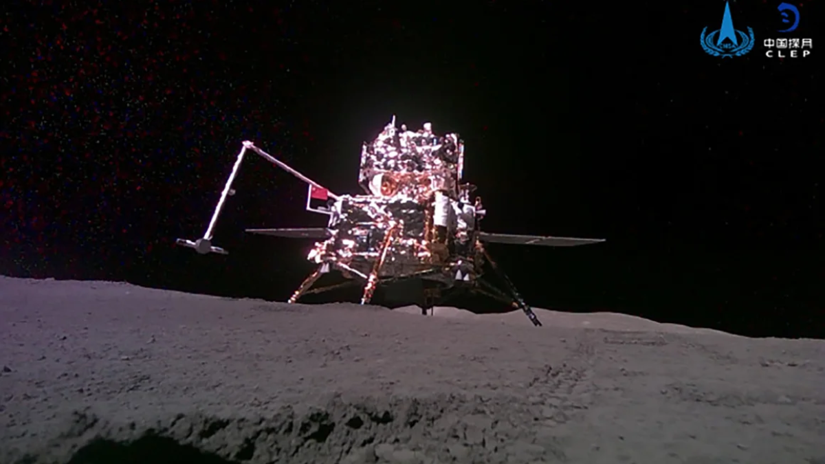 Rientra in Cina Chang’e, la missione lunare con campioni di suolo della ...