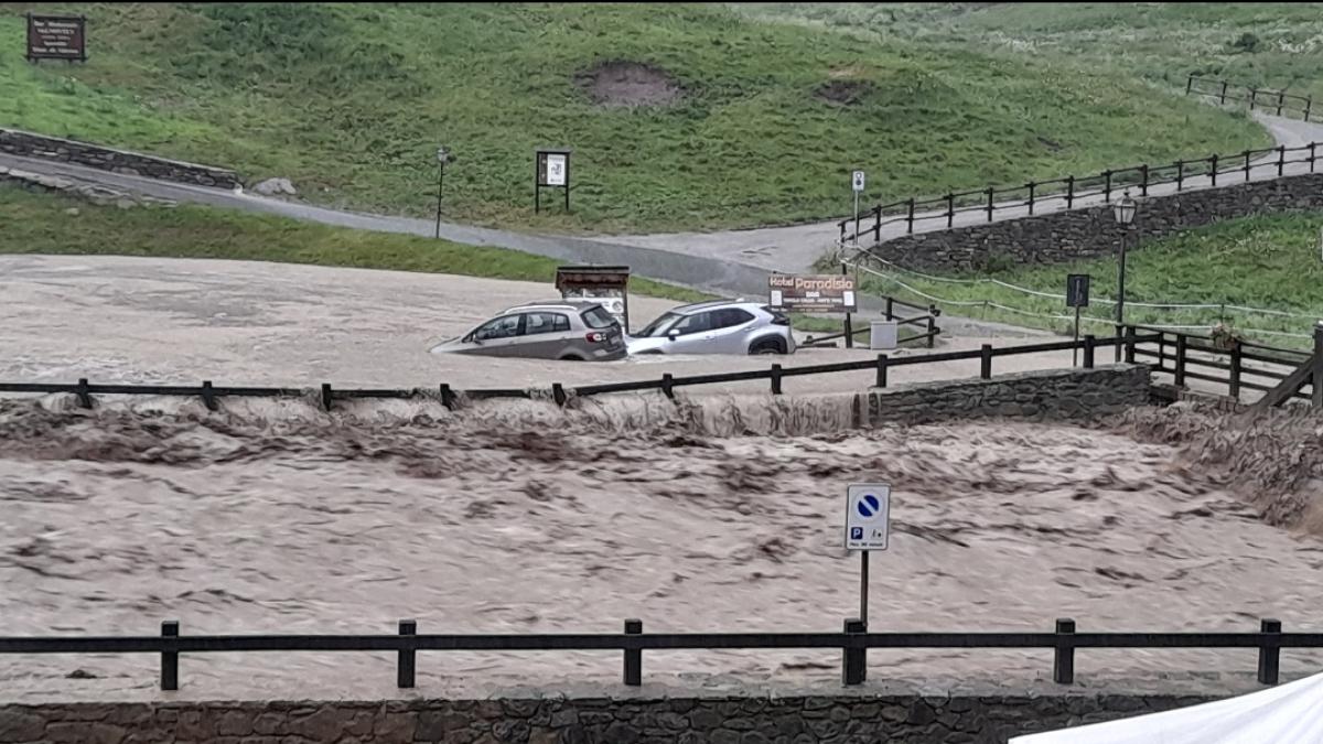 Inundações em Cagnes, transbordamento de riachos: deslizamentos de terra devido às chuvas no Piemonte e no Vale de Aosta.  Usseglio, Oulx e Cervinia bateram, Sempione fechou.  Muitos estão presos em abrigos