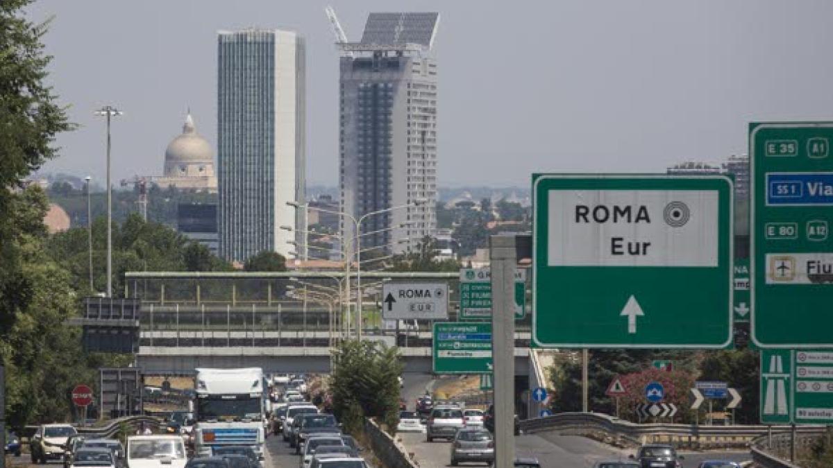 Incidente a Castel Romano, tamponamento a catena tra quattro tir: chiusa per ore la Pontina