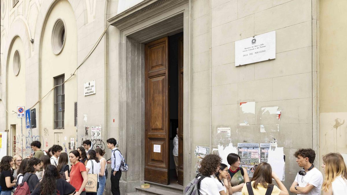Firenze, ancora un furto al liceo Michelangiolo: rubati venti computer e le monete del distributore di merende