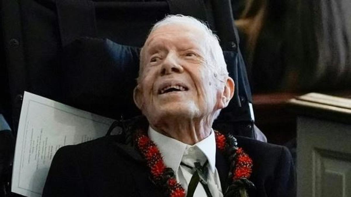 El último deseo de Jimmy Carter, que se acerca a los 100 años: “Quedarse hasta noviembre para votar por Kamala Harris”.