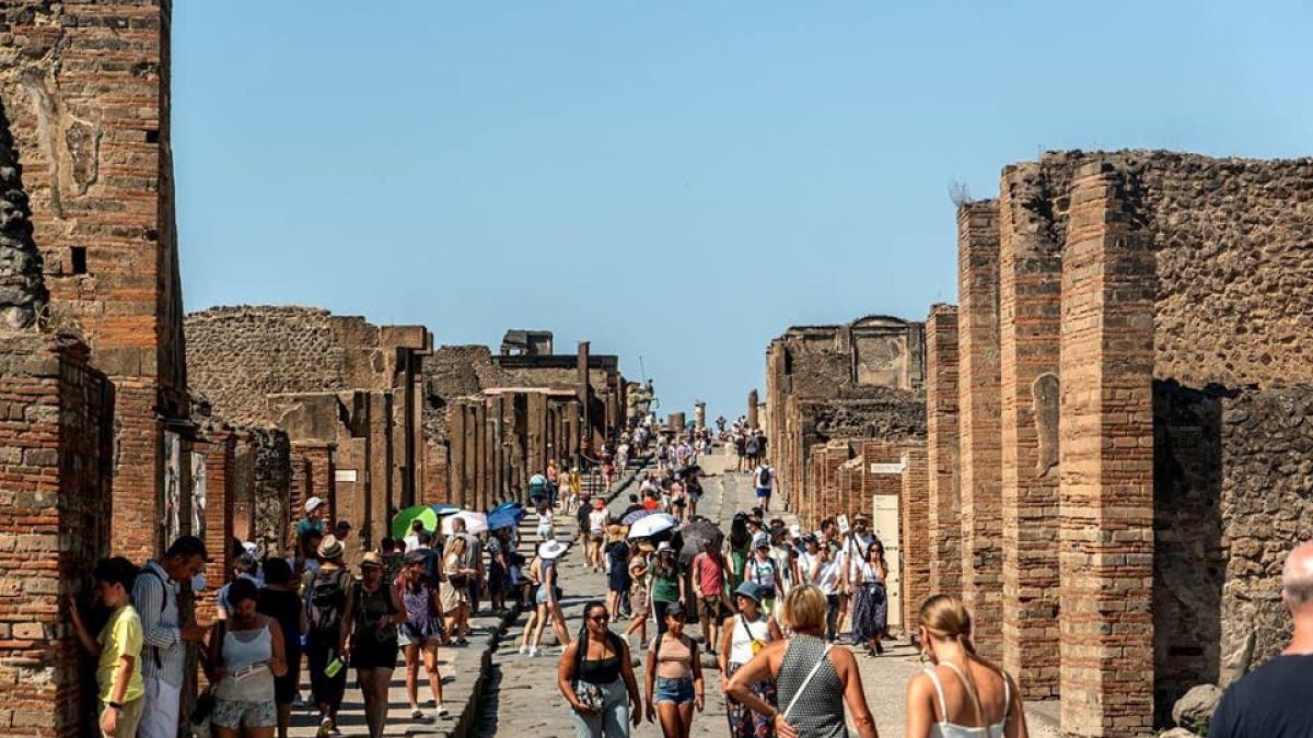 Scavi di Pompei, quattro turisti spagnoli entrano scavalcando il muro di cinta: rintracciati e denunciati