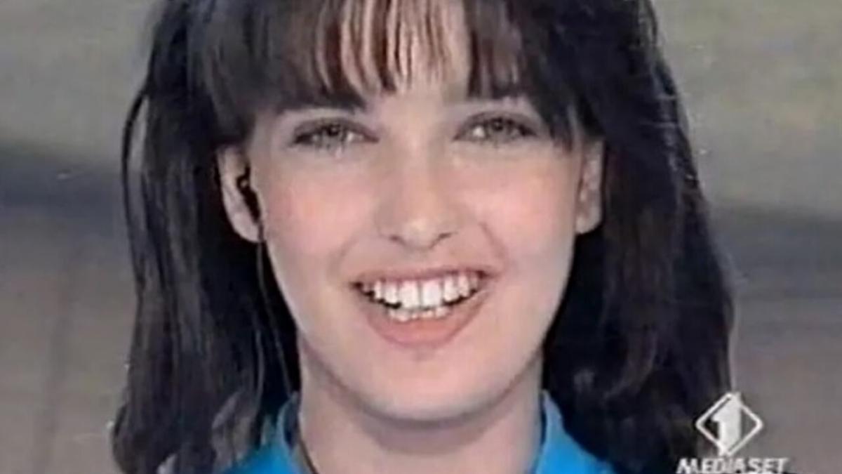 Alessia Merz compie 51 anni: in «Jolly Blu» al posto di Angelina Jolie, perché ha lasciato il mondo dello spettacolo, l'amore con Fabio Bazzani, 7 segreti
