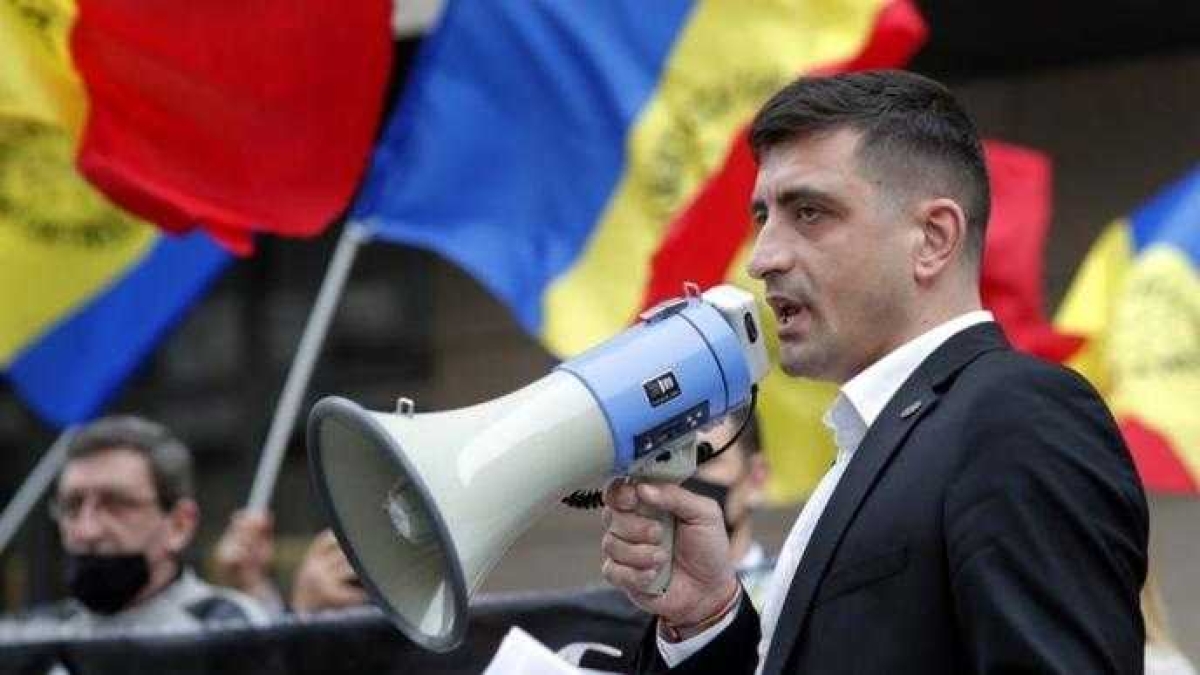 Elezioni in Romania, primi exit poll: Simion (estrema destra) avanti col 30% dei voti Elezioni in Romania, primi exit poll: Simion (estrema destra) avanti col 30% dei voti