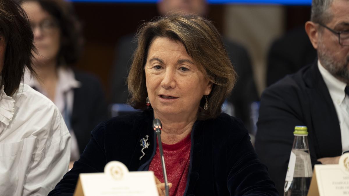 Roccella: «Le gite scolastiche ad Auschwitz servono a dire che l