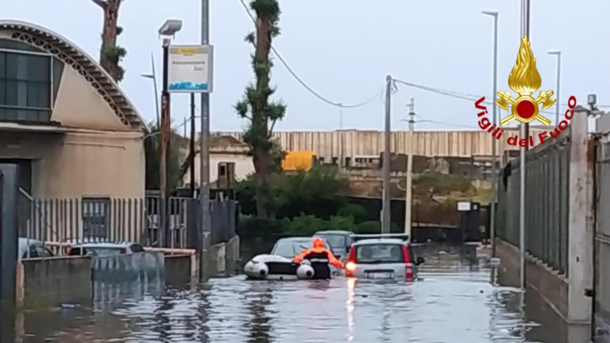 Bad weather in Italy today live | Orange alert in five regions: one death in the Bolognese area, landslides in Liguria and Tuscany