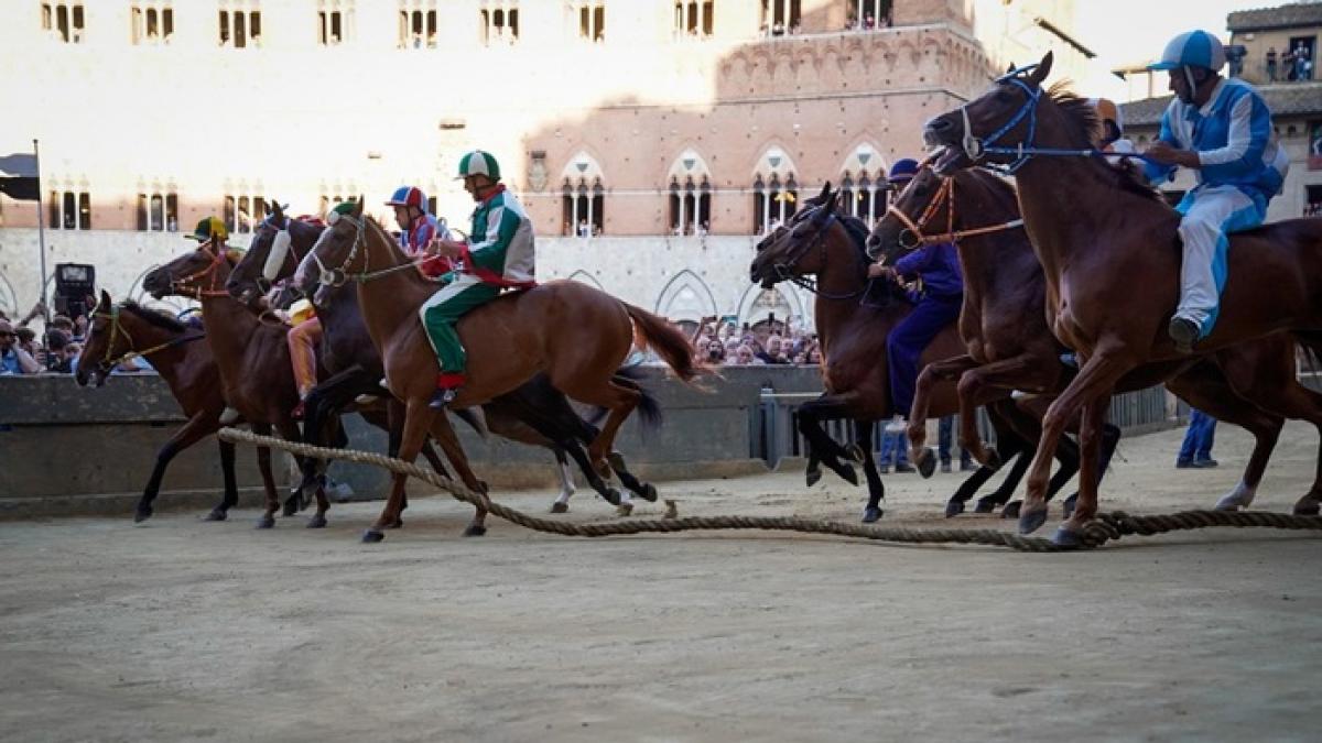 La Tartuca vince la seconda prova del Palio di Siena, ma è Anda e Bola a dare spettacolo. Annullata la terza per maltempo