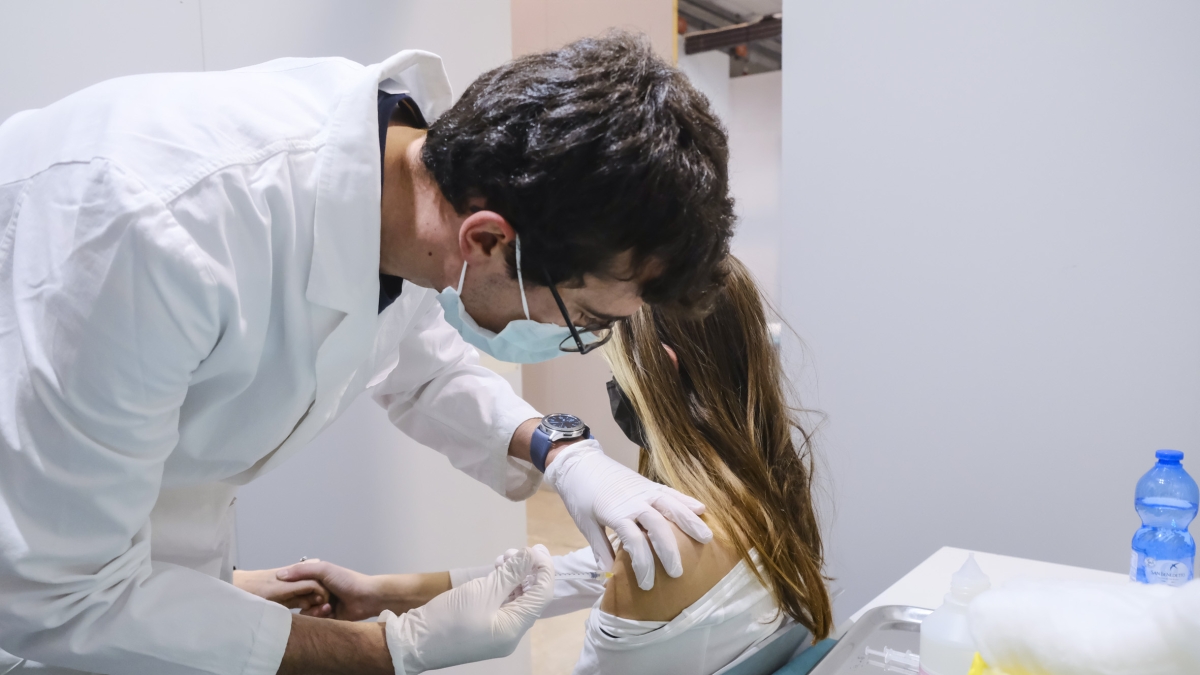 Sempre più bambini e adolescenti si vaccinano in Toscana