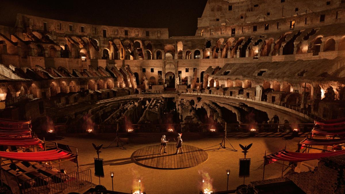 Turisti-gladiatori al Colosseo, l'assessore Smeriglio: «Airbnb rinunci e dimostri amore per Roma»