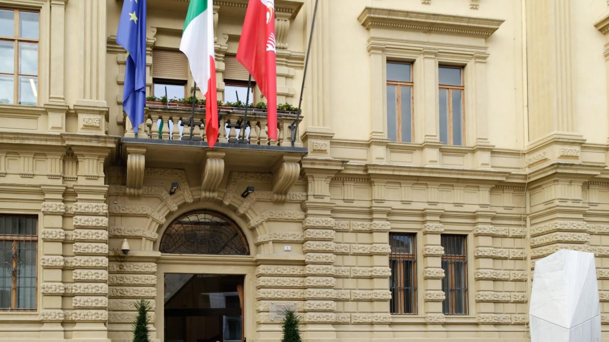 Alto Adige, la Provincia autonoma e un bilancio record da quasi 9 miliardi: «Qui c'è piena occupazione e uno dei rischi di povertà più bassi d'Europa»