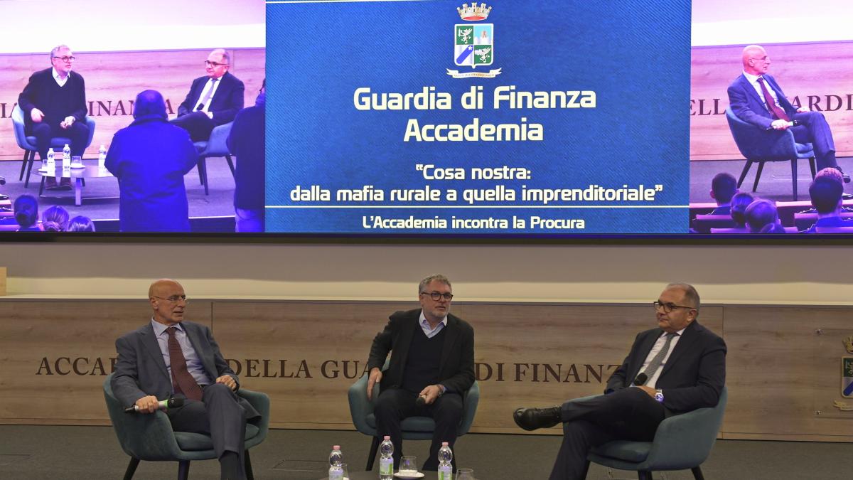 Michele Prestipino e Maurizio De Lucia: «La mafia usa pizzini e telefonini criptati, sulla tecnologia siamo in grave ritardo»