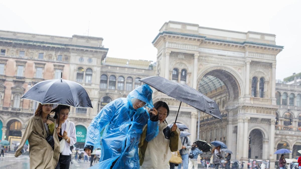 Previsioni meteo giovedì 22 maggio, a Milano e in Lombardia mattinata di maltempo con piogge anche forti, poi schiarite soleggiate