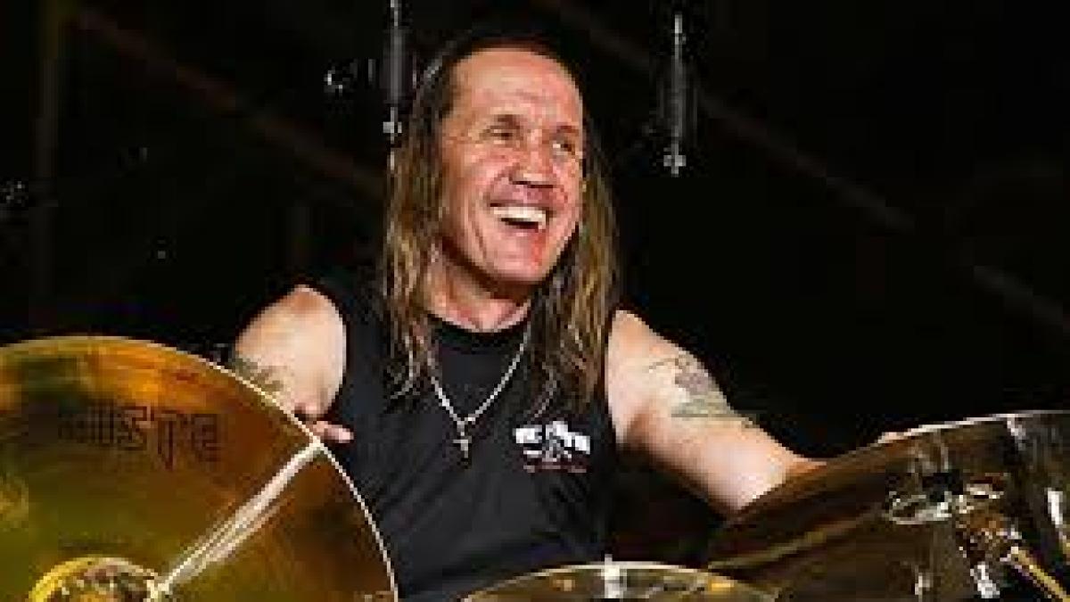 Iron Maiden, il batterista Nicko McBrain si ritira dalle scene