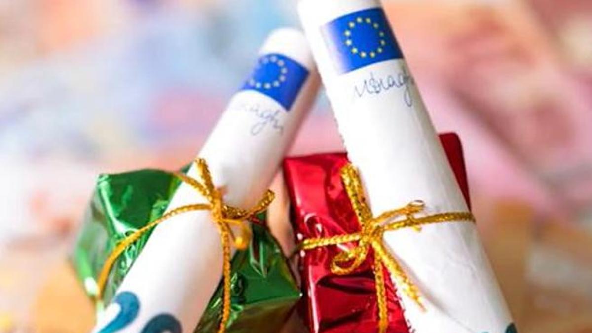 Tredicesima senza tasse: la busta paga può aumentare fino a 2.200 euro: le simulazioni Tredicesima senza tasse: la busta paga può aumentare fino a 2.200 euro: le simulazioni