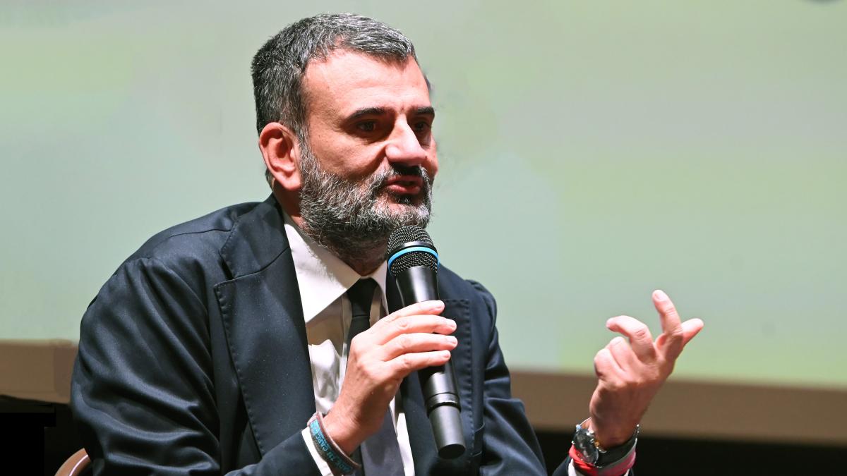 Decaro: «Ma visto che un presidente di Regione si candidi poi a consigliere»