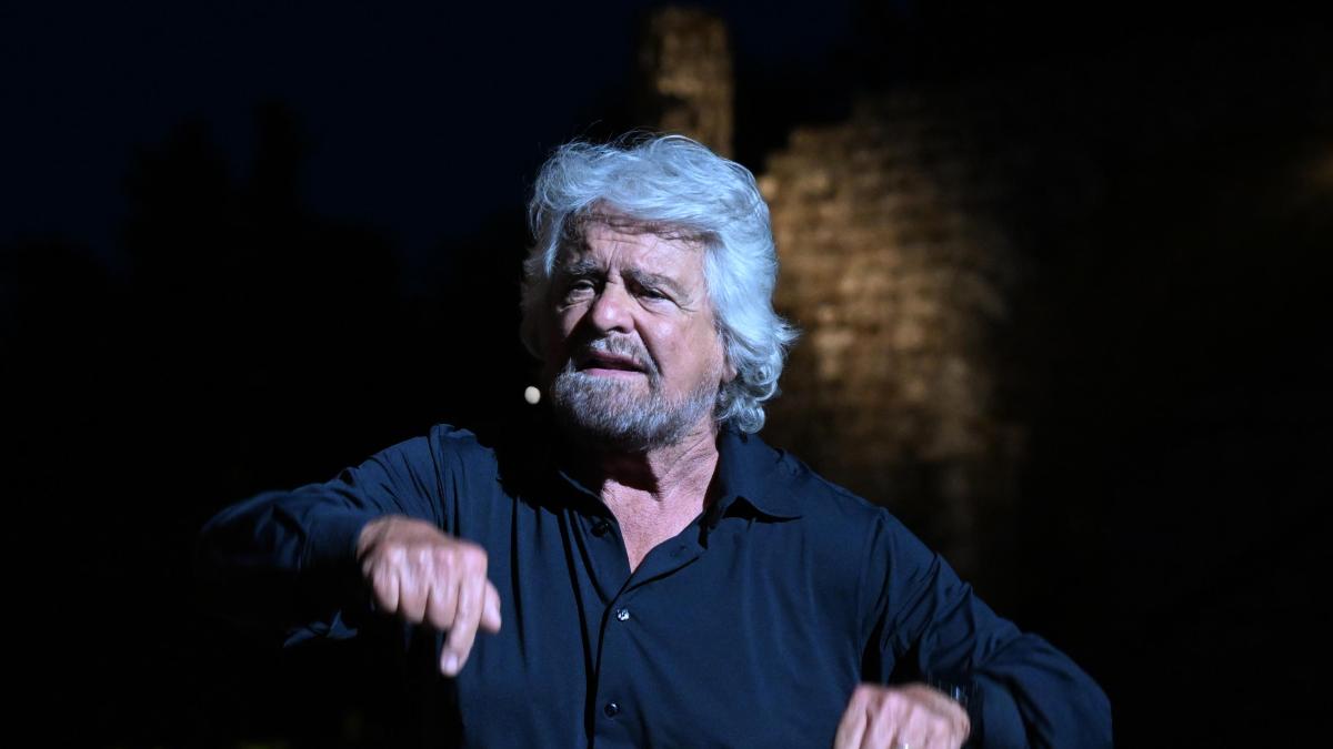 Biglietti gratis per i traghetti a magistrati e militari, anche Beppe Grillo viaggiava senza pagare