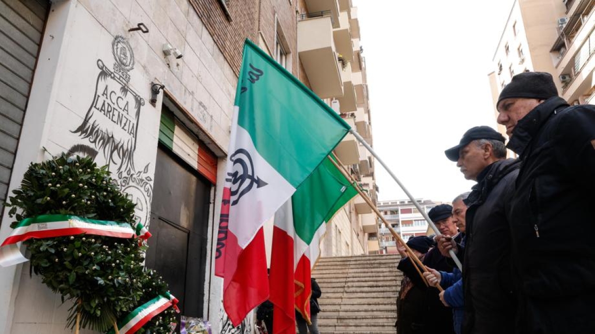 Il saluto fascista oggi in Italia è reato? Dall'adunata di Acca Larentia del 2024 alla commemorazione di Ramelli: le sentenze e i provvedimenti