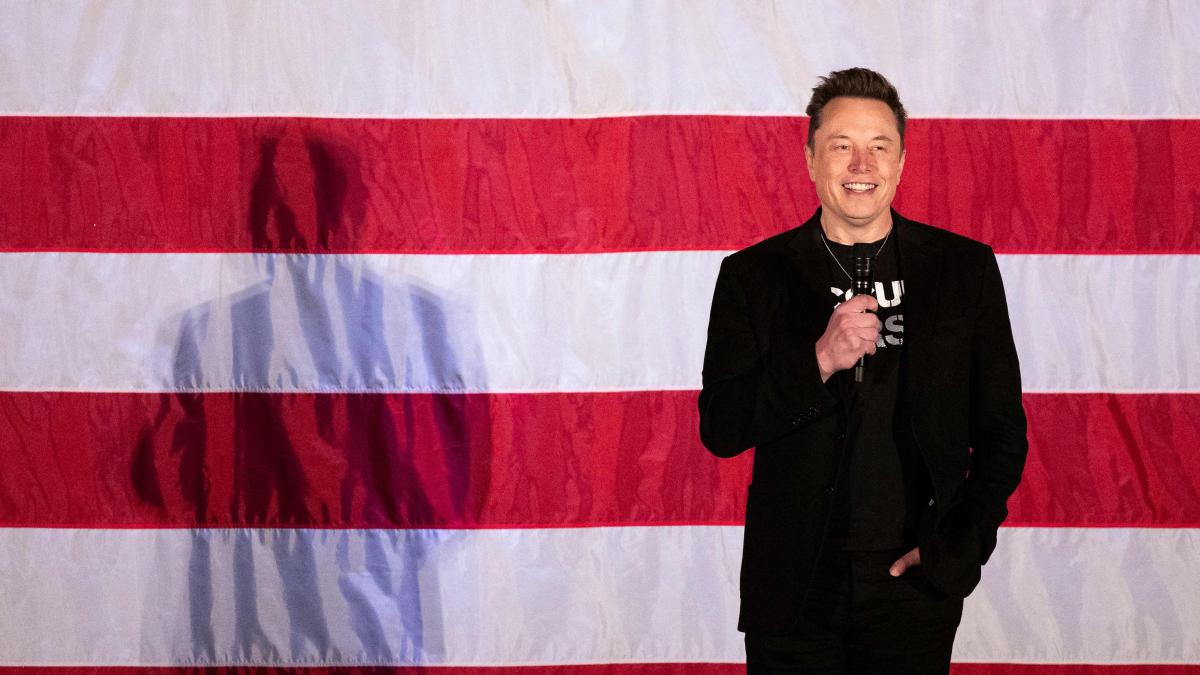 L'authority contro Elon Musk su Twitter. E lui gioca subito al perseguitato