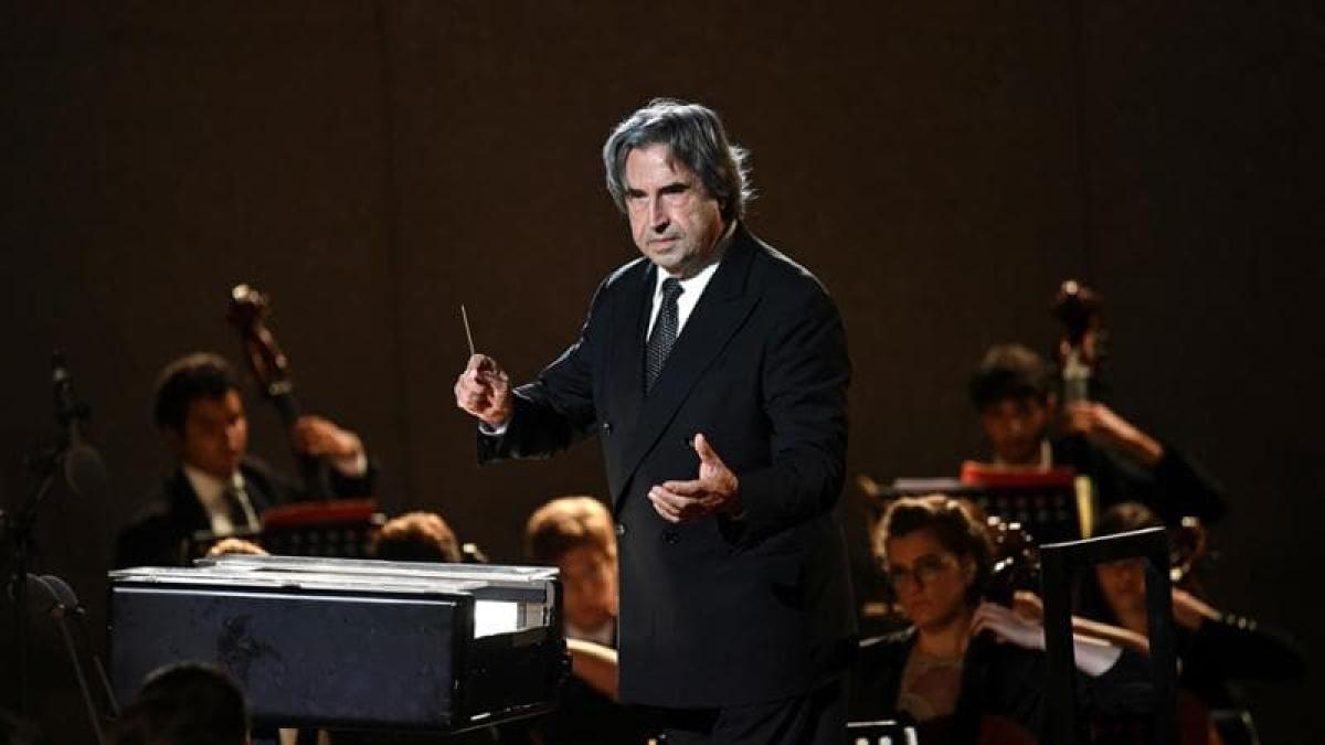 La lezione di Riccardo Muti per 3116 coristi: «Qui vince la nostra cultura»