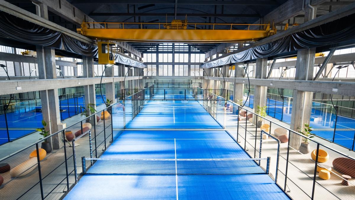 Padel, lo sport di moda ora sbarca in albergo: la nuova vita degli hotel tra lusso e racchette