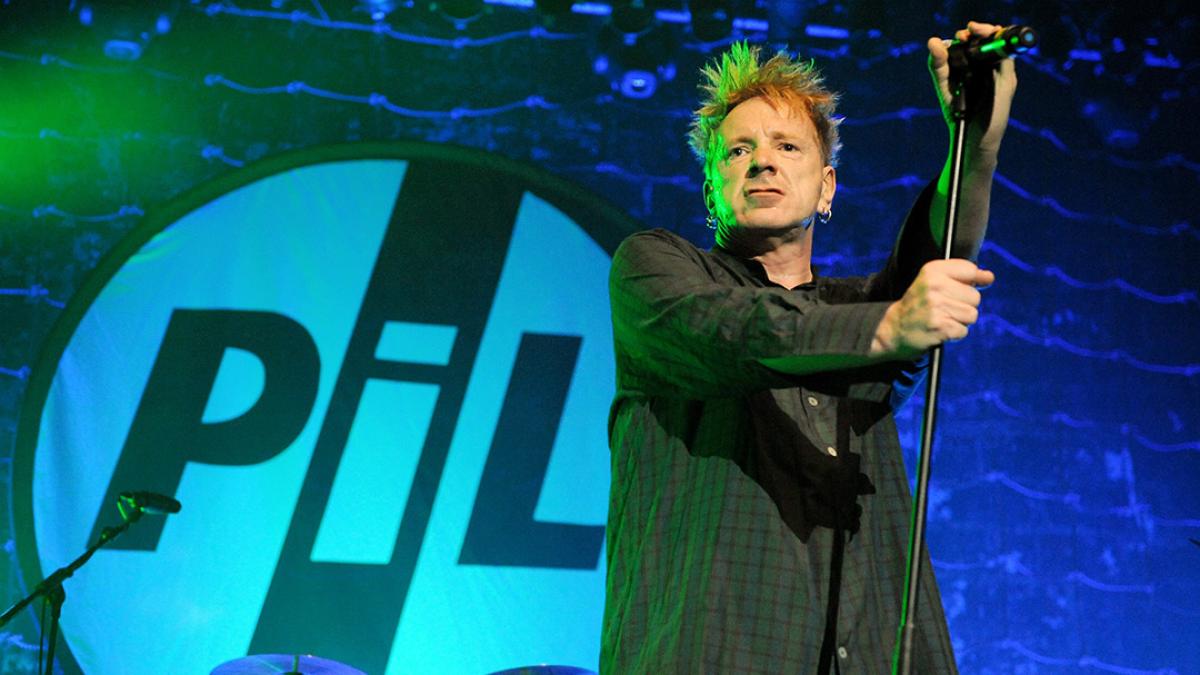 Johnny Rotten compie 70 anni: ma tra campagne pro Trump e reality show trash, i Sex Pistols sono un ricordo lontano