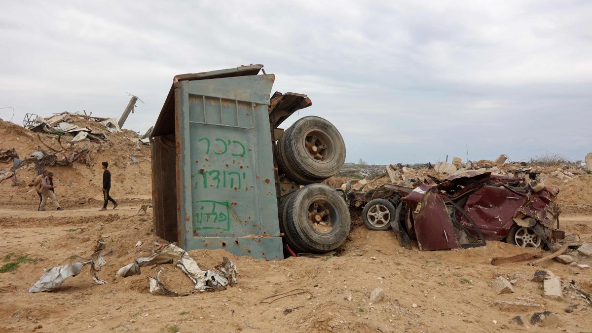 Hamas rinvia il prossimo rilascio di ostaggi, «ma la porta resta aperta». Trump: «Nel piano non c'è il diritto dei gazawi al ritorno»