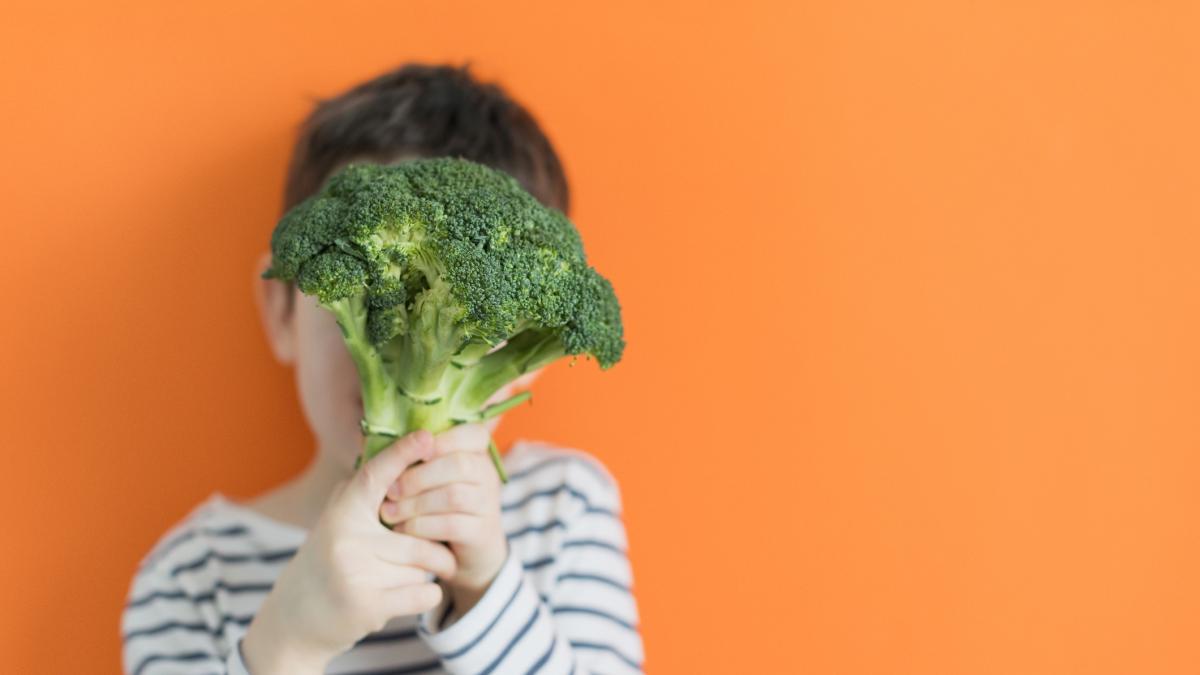 Mamma e papà vegetariani o vegani: e i figli? Attenzione alle carenze di vitamina D