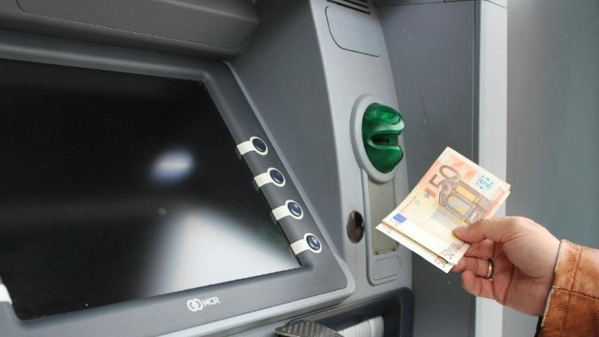 Bancomat, addio agli sportelli Atm: per prelevare serviranno riconoscimento facciale e impronte digitali