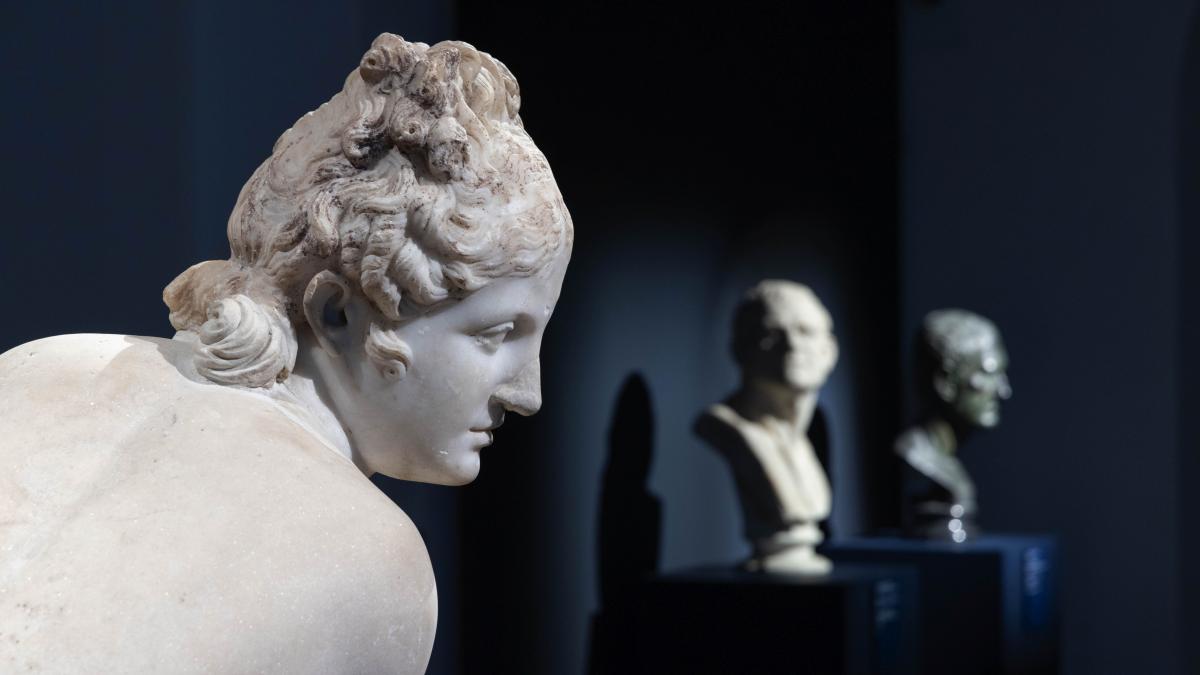 Collezione Farnese in mostra ai Musei Capitolini: 140 opere, dalle sculture antiche ai ritratti di Raffaello e Tiziano