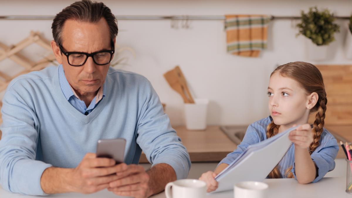 I rischi della dipendenza tecnologica per i bambini: come proteggerli