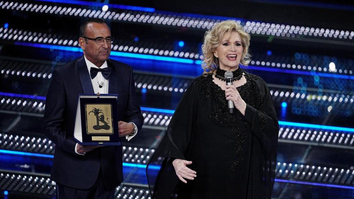 Iva Zanicchi, premio alla carriera: «Meglio da viva che da morta». E canta «Zingara»