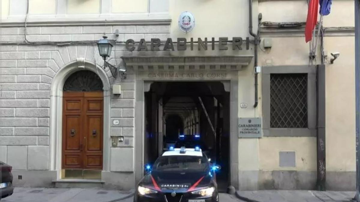 Firenze, aggredisce la moglie e tenta di strangolarla: arrestato