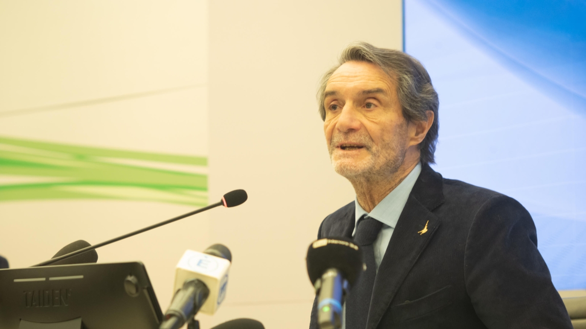 Lombardia, la sfida di Fontana: «Col c... che vannaccizzano la Lega». Applausi al congresso dei giovani militanti Lombardia, la sfida di Fontana: «Col c... che vannaccizzano la Lega». Applausi al congresso dei giovani militanti