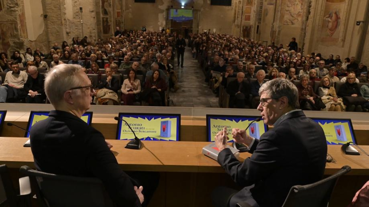 Antonio Scurati parla di democrazia all'Università di Bergamo: «Preparatevi a lottare»