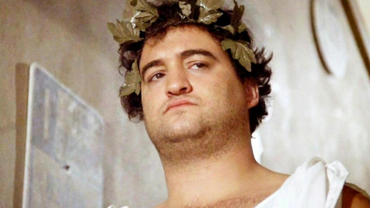 John Belushi, 43 anni fa l'addio: i problemi di dipendenza, gli eccessi, la causa della morte, 7 segreti