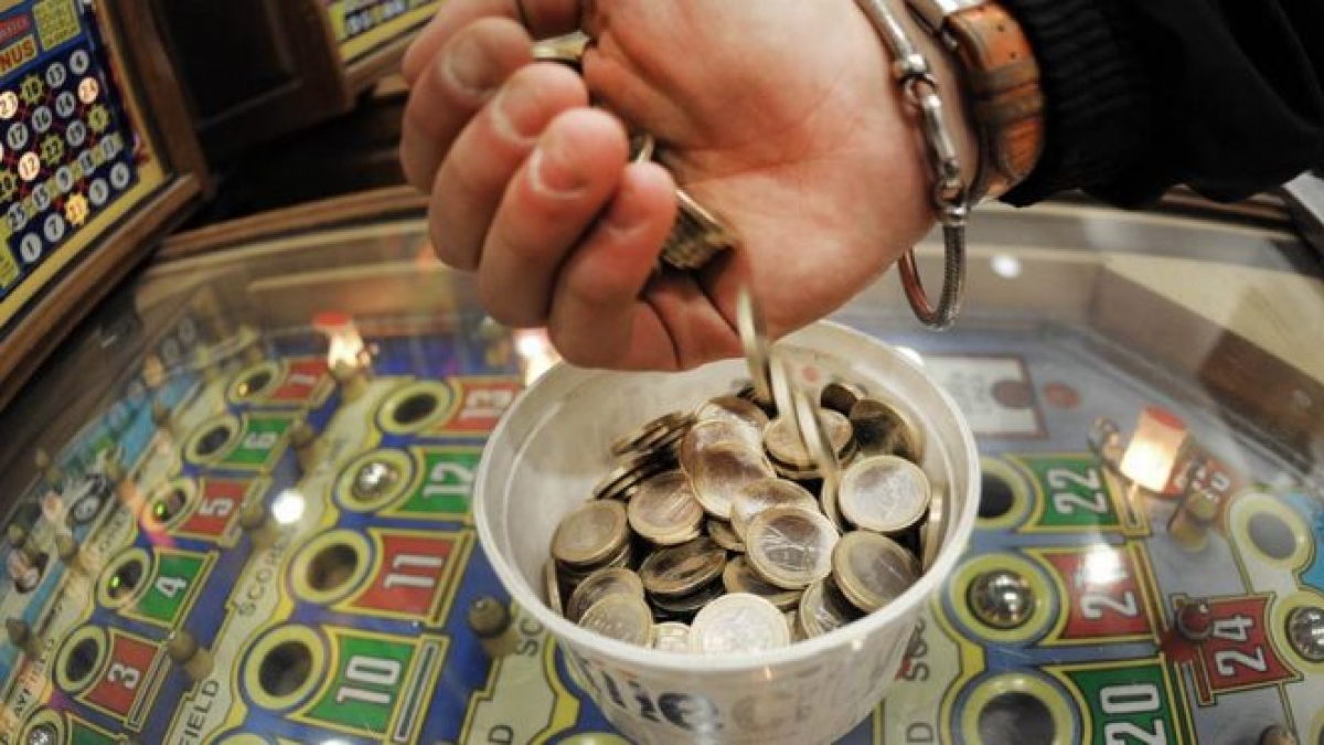 Milano, Lorenzo ludopatico a 25 anni: «Ho iniziato con qualche moneta. Nel gioco d'azzardo ho bruciato un milione di euro»