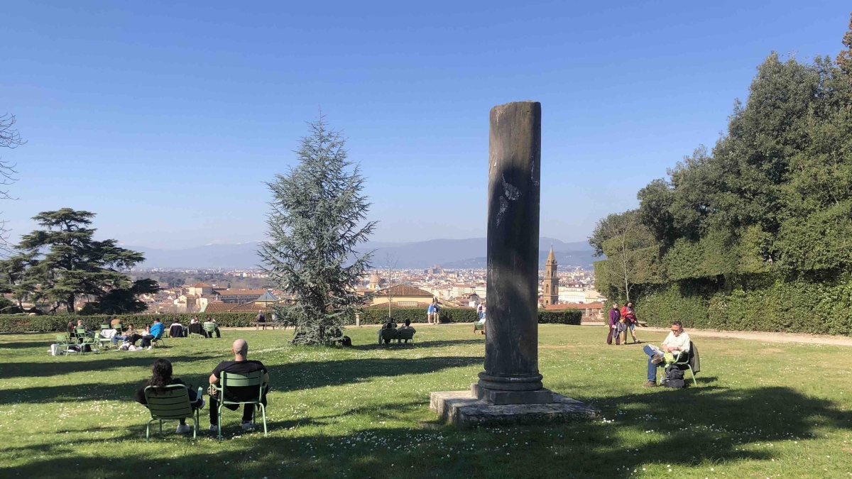 Firenze, si rompe le caviglie al Giardino di Boboli durante una gita scolastica: maxi risarcimento