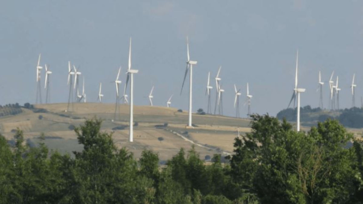 Parco eolico di Badia Tedalda, è braccio di ferro tra governatori del Pd. De Pascale scrive a Giani: «La Toscana si fermi»