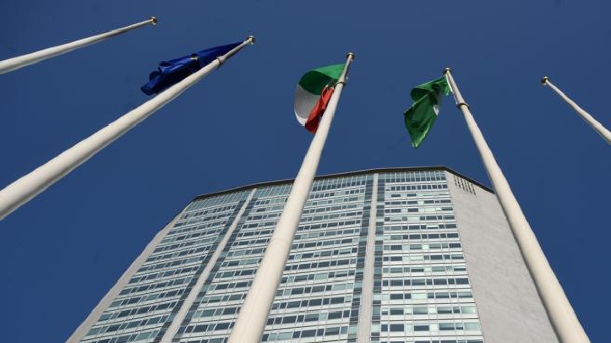 Del Bono: «Regione lontana dall’Europa. Ha tagliato 70 milioni al Tpl e non li rimette»