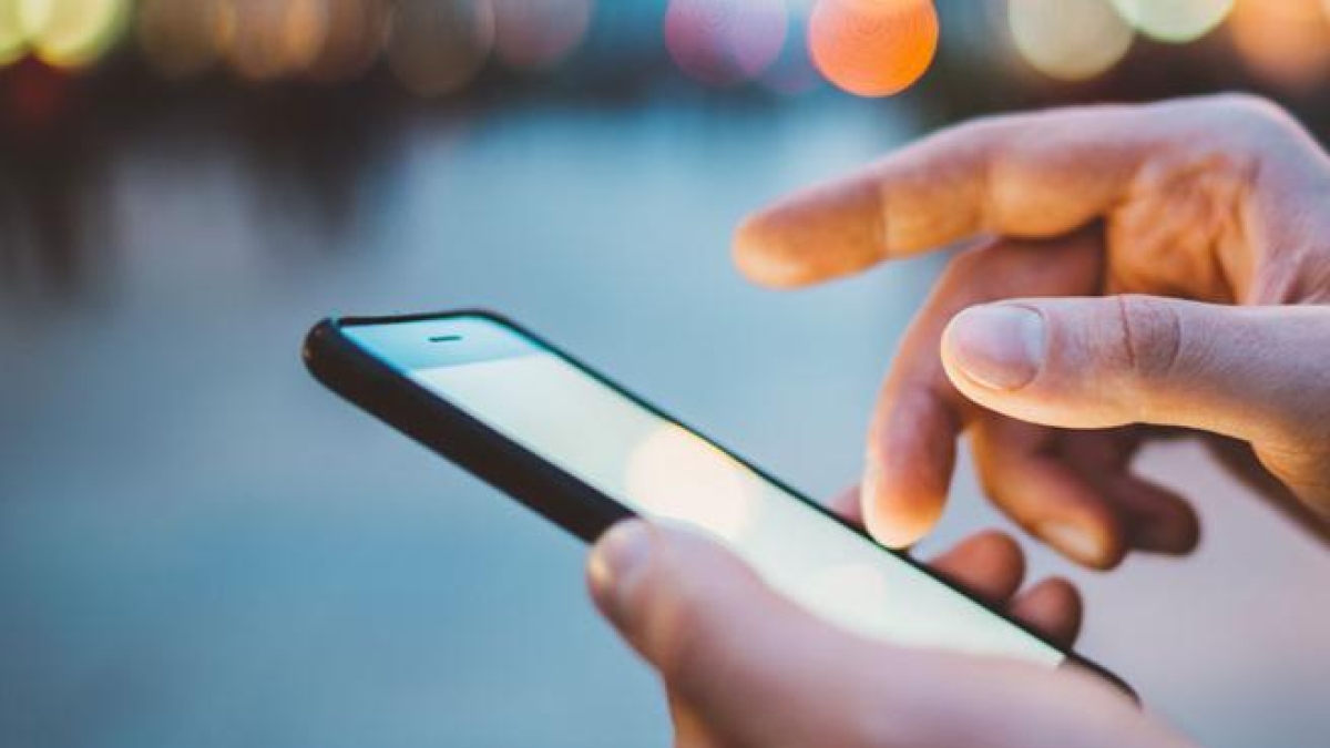 Noi compriamo lo smartphone, loro si tengono il software e il controllo. È il lato opaco della tecnologia