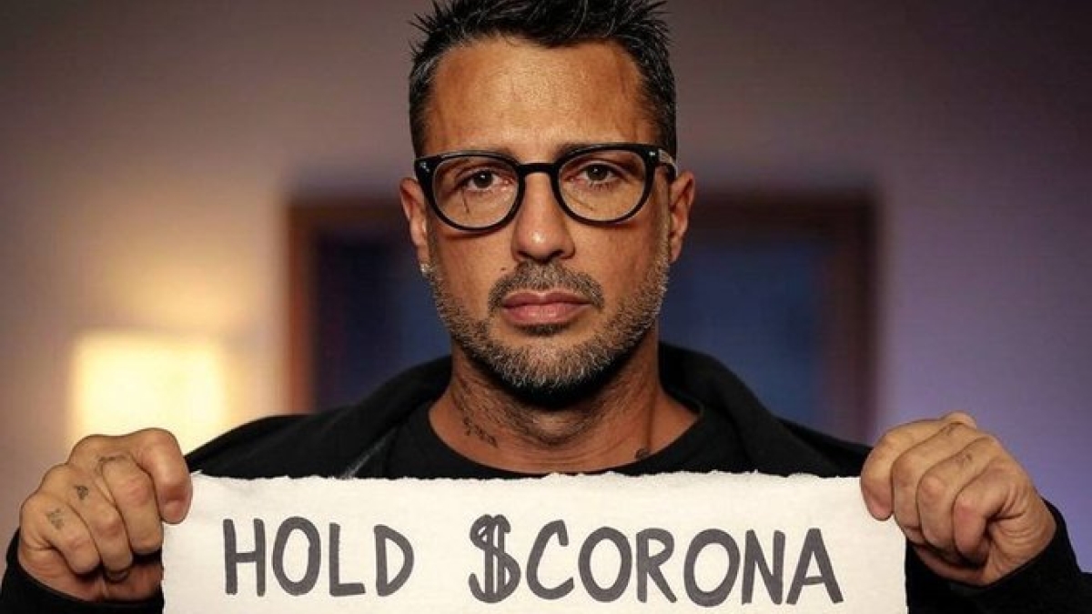 CORONA, la memecoin di Fabrizio Corona e la sua breve corsa (a danno degli  investitori) | Corriere.it