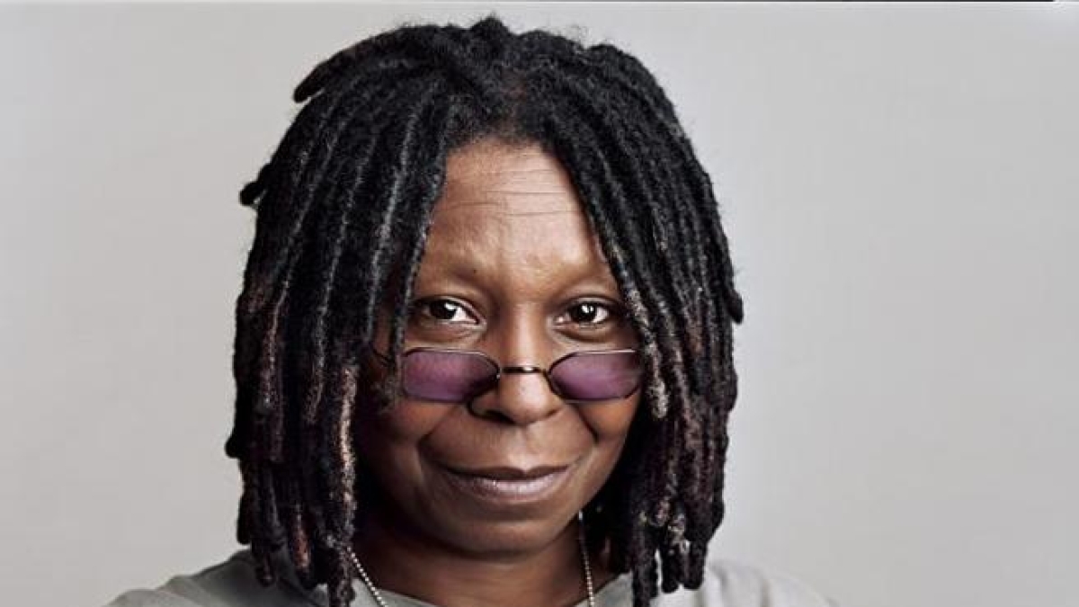 Whoopi Goldberg compie 70 anni: le origini del nome d'arte, si è sposata tre volte, 7 segreti