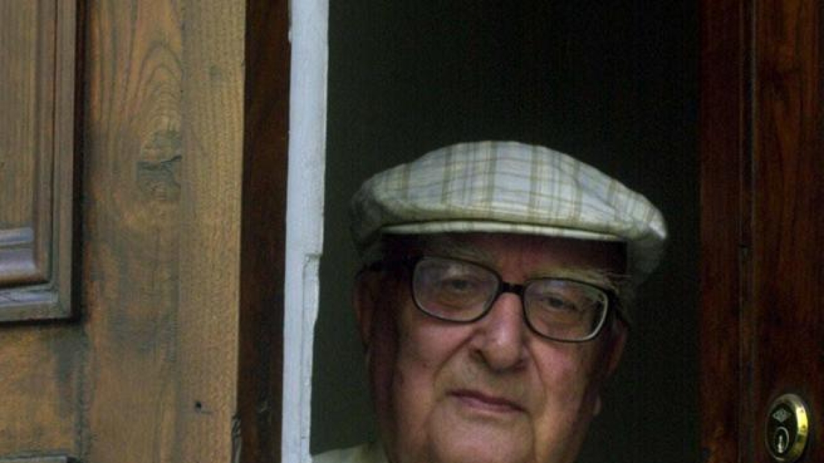 Andrea Camilleri nasceva 100 anni fa: gli inizi come regista teatrale, l'amata moglie Rosetta, 6 segreti