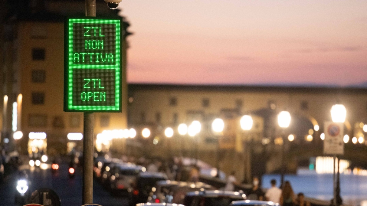 Notte di Capodanno a Firenze: tornano ztl e tramvia no stop: ecco gli orari delle corse e cosa cambia in città