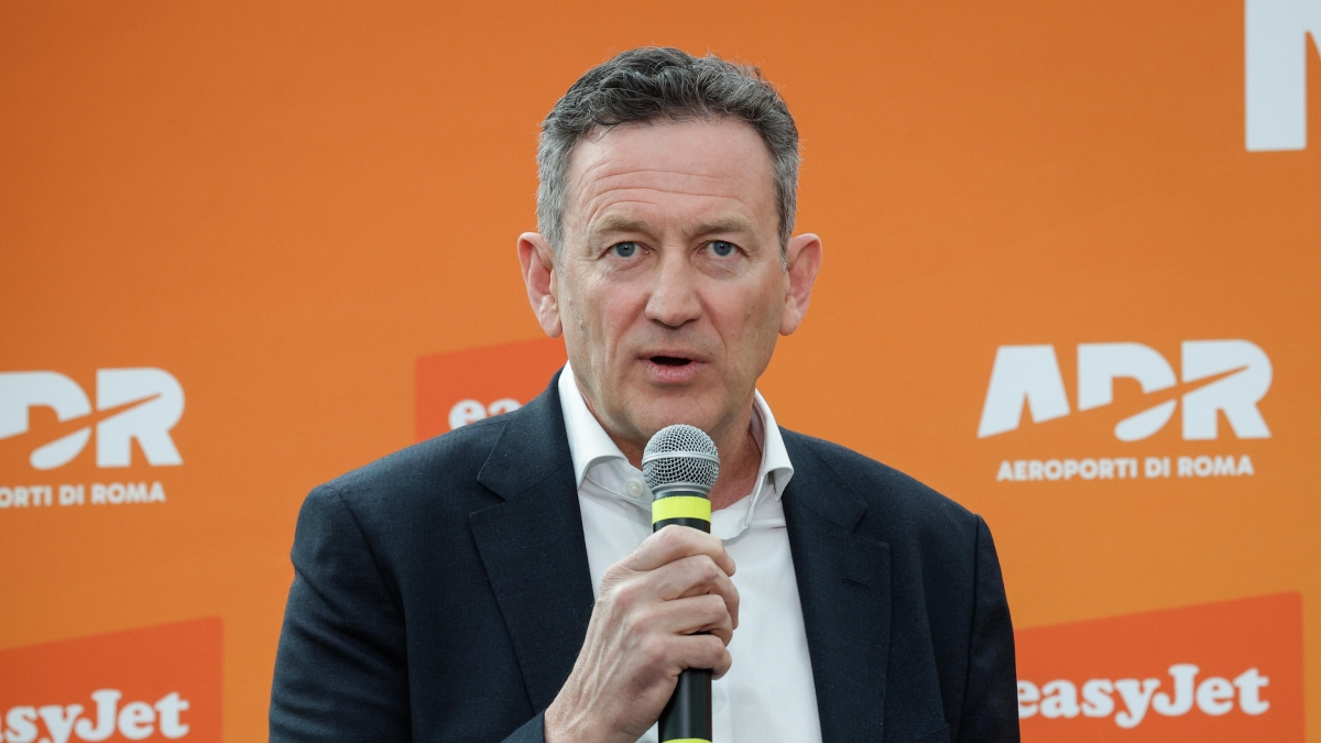 EasyJet expands in Italy, targets premium customers and eyes loyalty program. But stays away from European consolidation