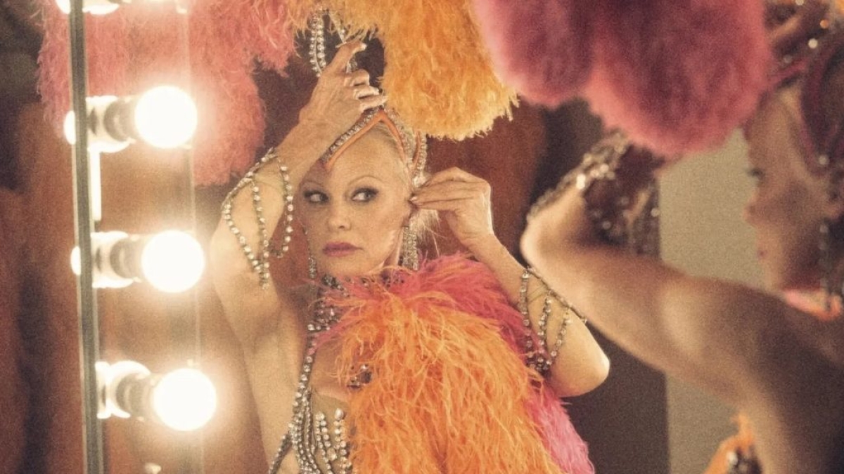 Pamela Anderson showgirl, l’Aldilà di Cassel, la vita da grandi di Matilda, Minecraft e altri 6 film al cinema o in streaming