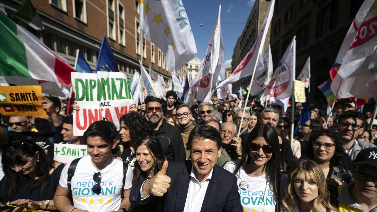 Giuseppe Conte: «Il successo della manifestazione è il frutto della nostra coerenza. Il Pd? Contento che c’era, ora avanti senza ambiguità»