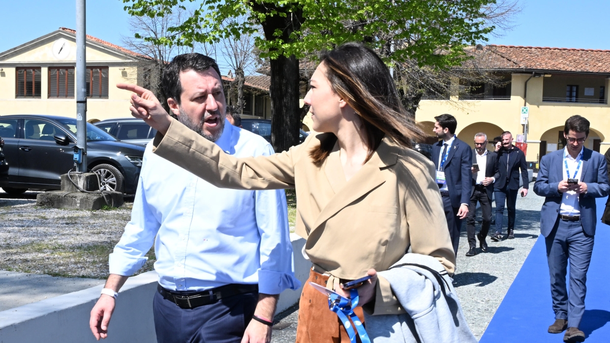 «Salvini torni ministro dell'Interno»: l'avviso del popolo leghista agli alleati di governo